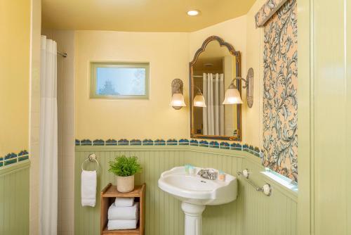 The Pierpont Inn,Ventura>>Santa Barbara,3 star