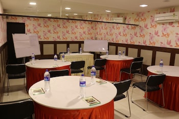 pallavi avida hotel