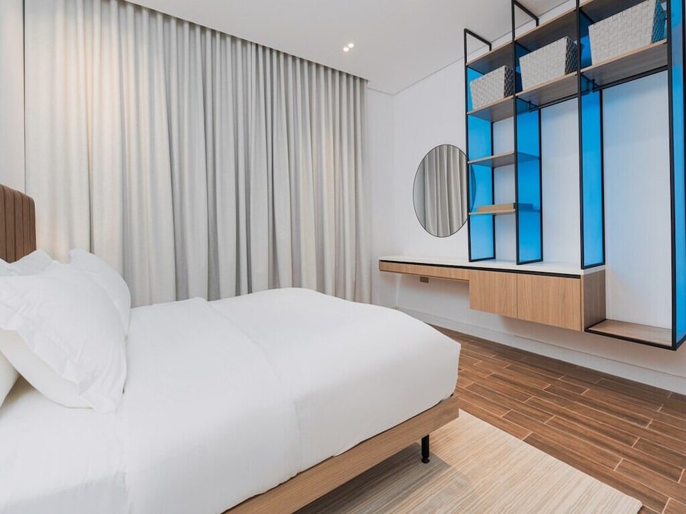 stylish and upscale apartment in almughrizat