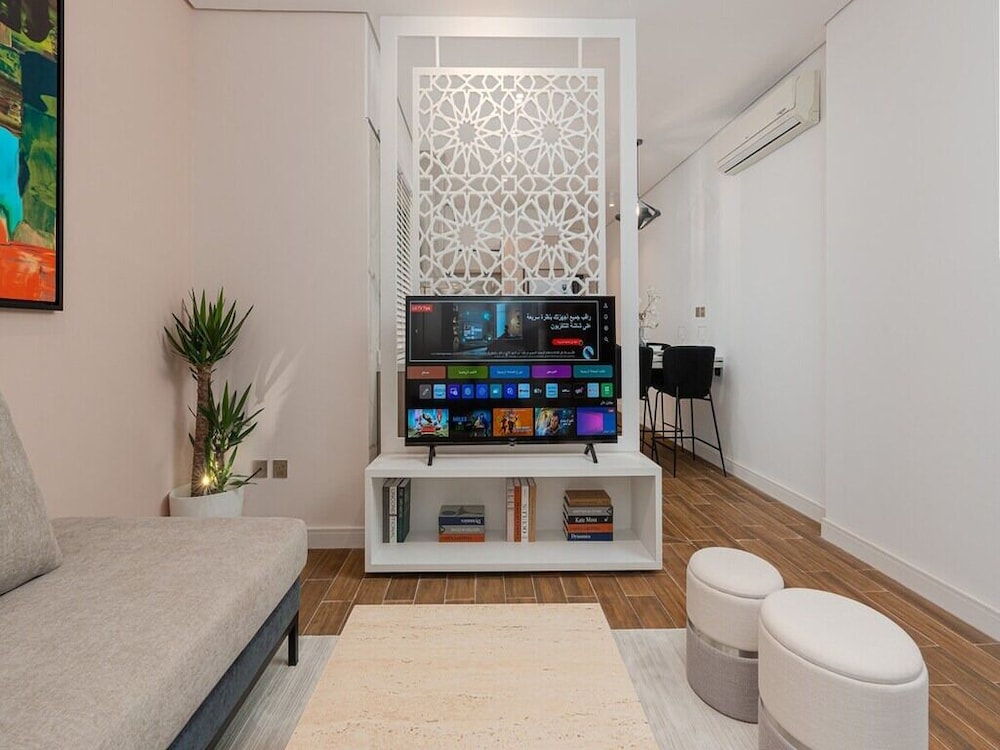 stylish and upscale apartment in almughrizat