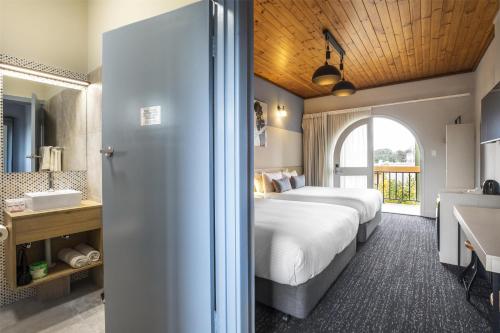 Nightcap At Federal Hotel Mt Gambier,Mount Gambier>>Limestone Coast,3 star
