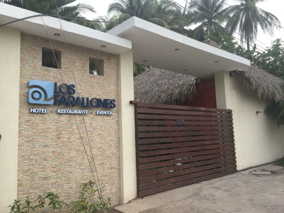 hotel los farallones