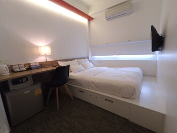 hq hostel silom