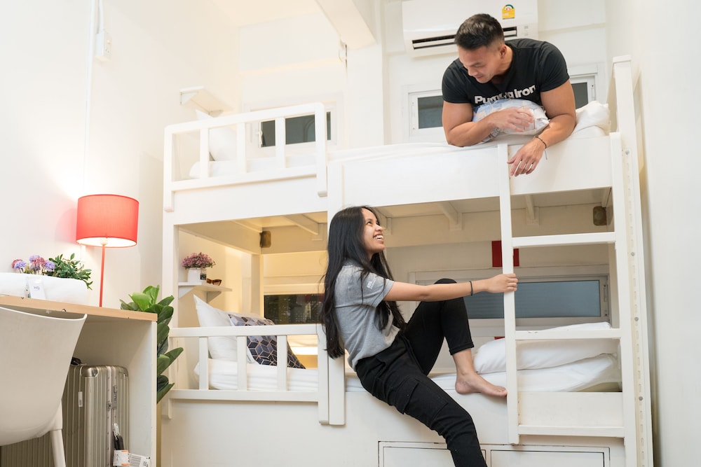 hq hostel silom