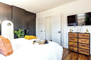 Jungle House Historic Lofts – German Village,,5 star