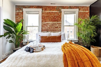 Jungle House Historic Lofts – German Village,,5 star