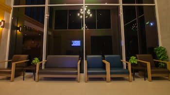 b2 sea view pattaya boutique and budget hotel