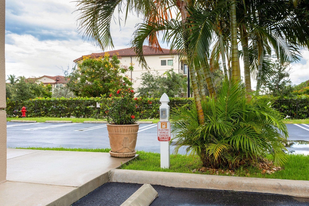 hawthorn extended stay by wyndham west palm beach
