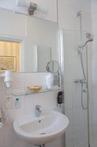 hotel am schloss biebrich