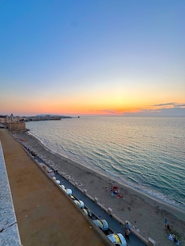 central gallery rooms
