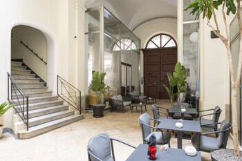 central gallery rooms