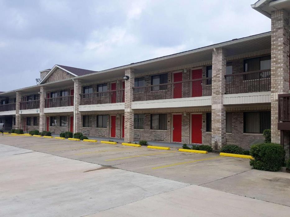 Red Roof Inn Conroe North - Willis,In The Suburbs,2 star