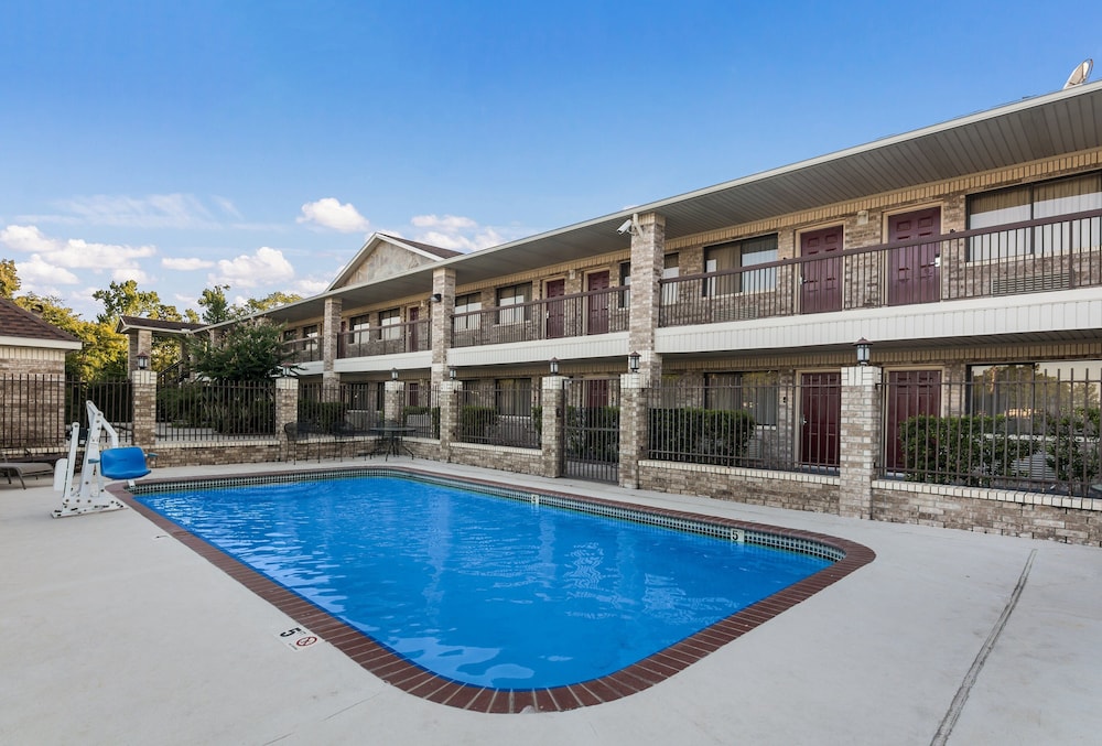 Red Roof Inn Conroe North - Willis,In The Suburbs,2 star