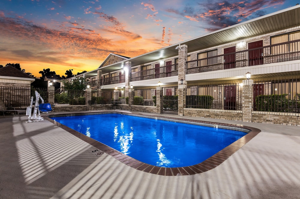 Red Roof Inn Conroe North - Willis,In The Suburbs,2 star