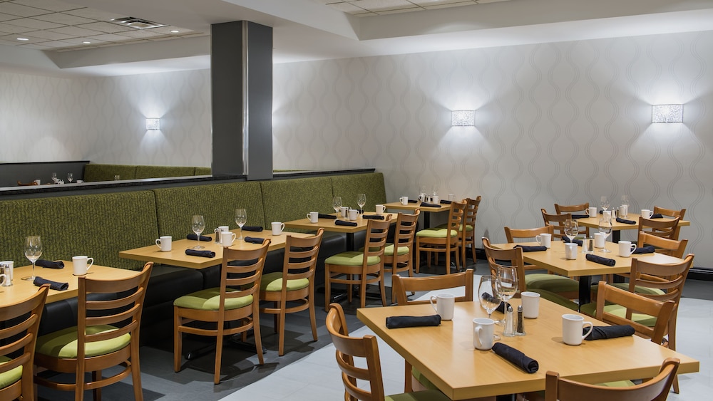 holiday inn winnipeg airport west an ihg hotel