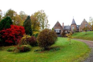 Highland Bear Lodge & Luxury Bear Huts,Bearnock>>Balnain,4 star