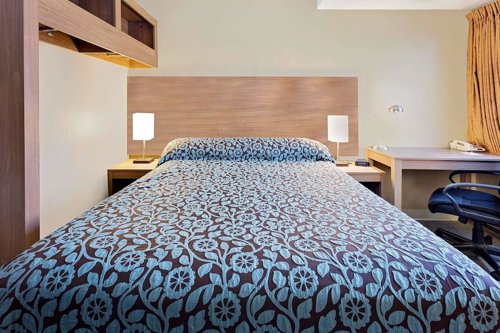 Days Inn By Wyndham Winona,Rushford>>Minnesota,2 star