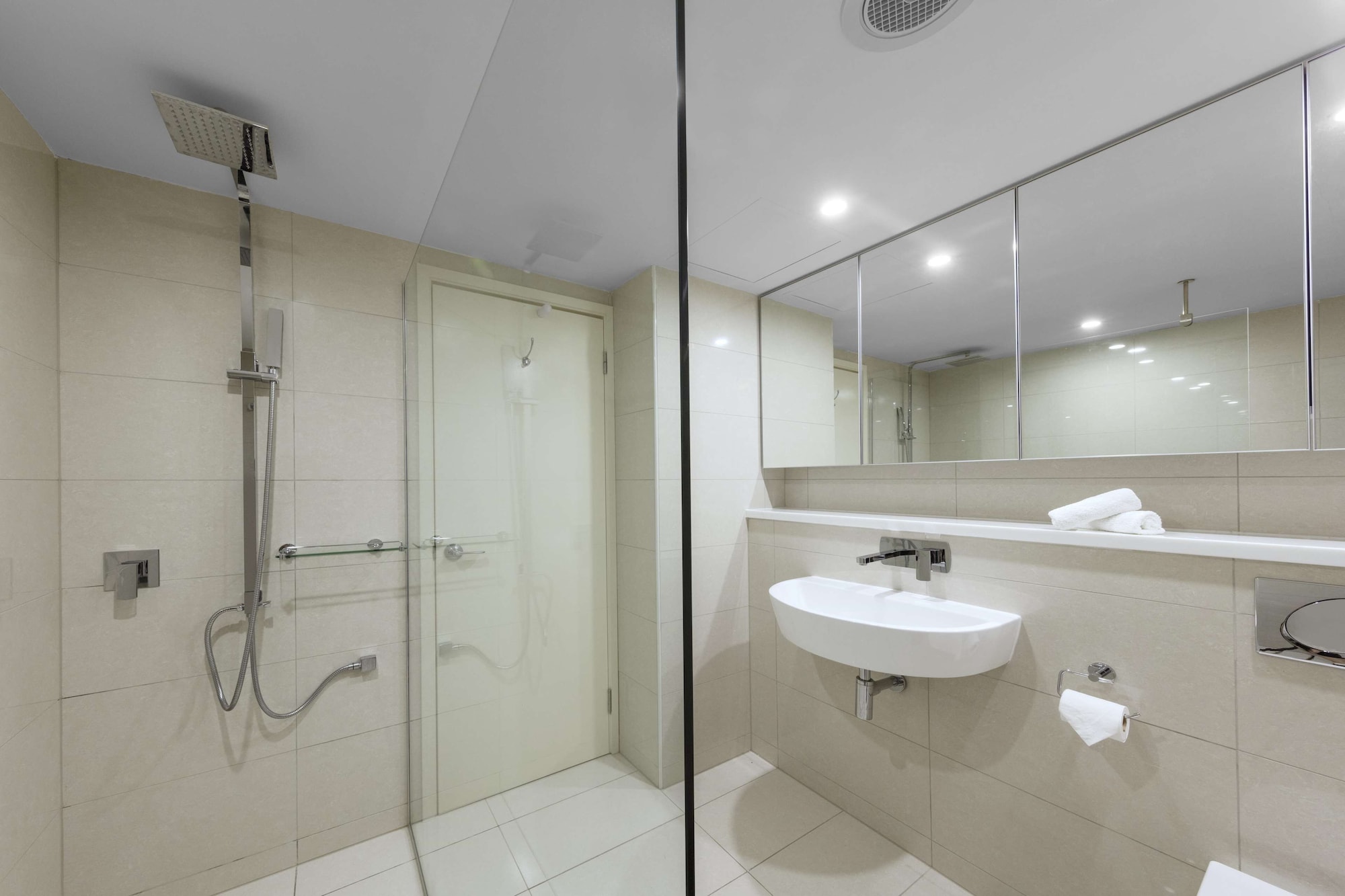 oaks darwin elan hotel