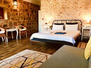 attalos suites hotel