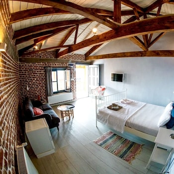 attalos suites hotel
