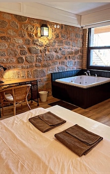attalos suites hotel