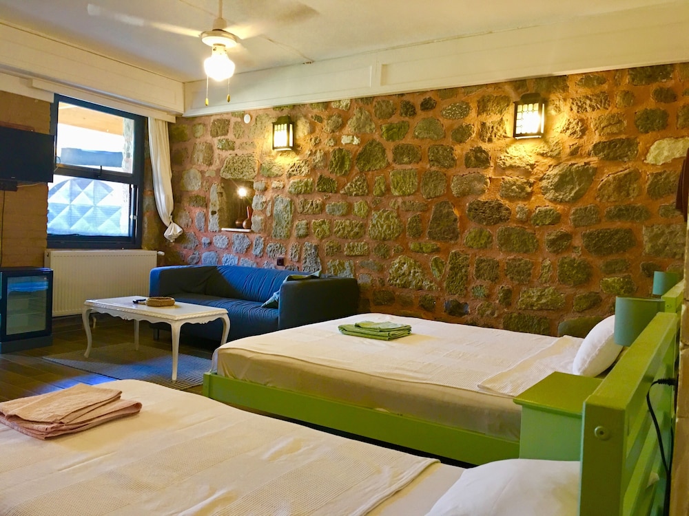 attalos suites hotel