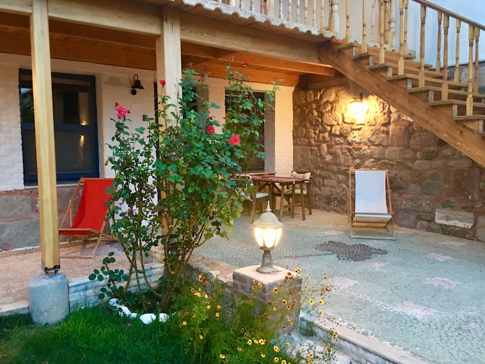 attalos suites hotel