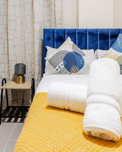 Comfy Apartments In Queensway,,3 star