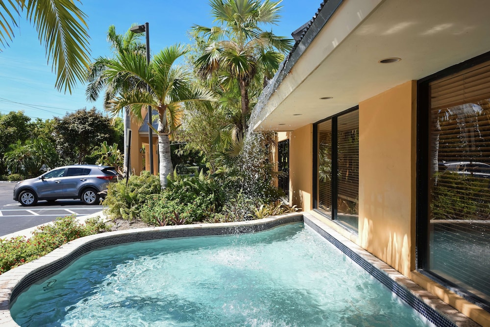 hampton inn key largo manatee bay