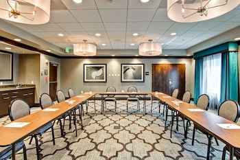 hampton inn and suites bellevue downtown seattle