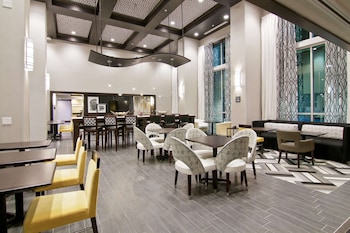 hampton inn and suites bellevue downtown seattle