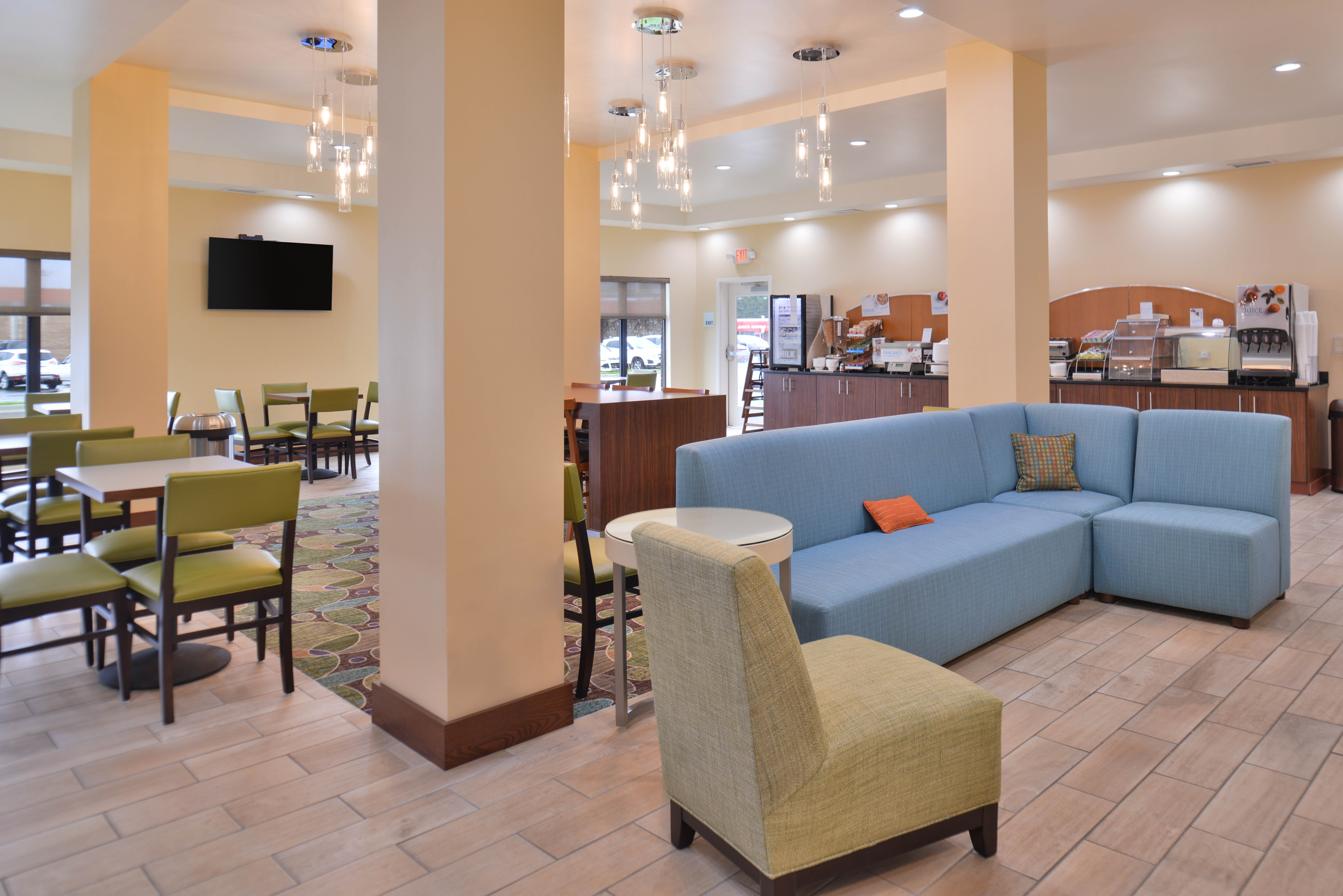 holiday inn express and suites dearborn sw detroit