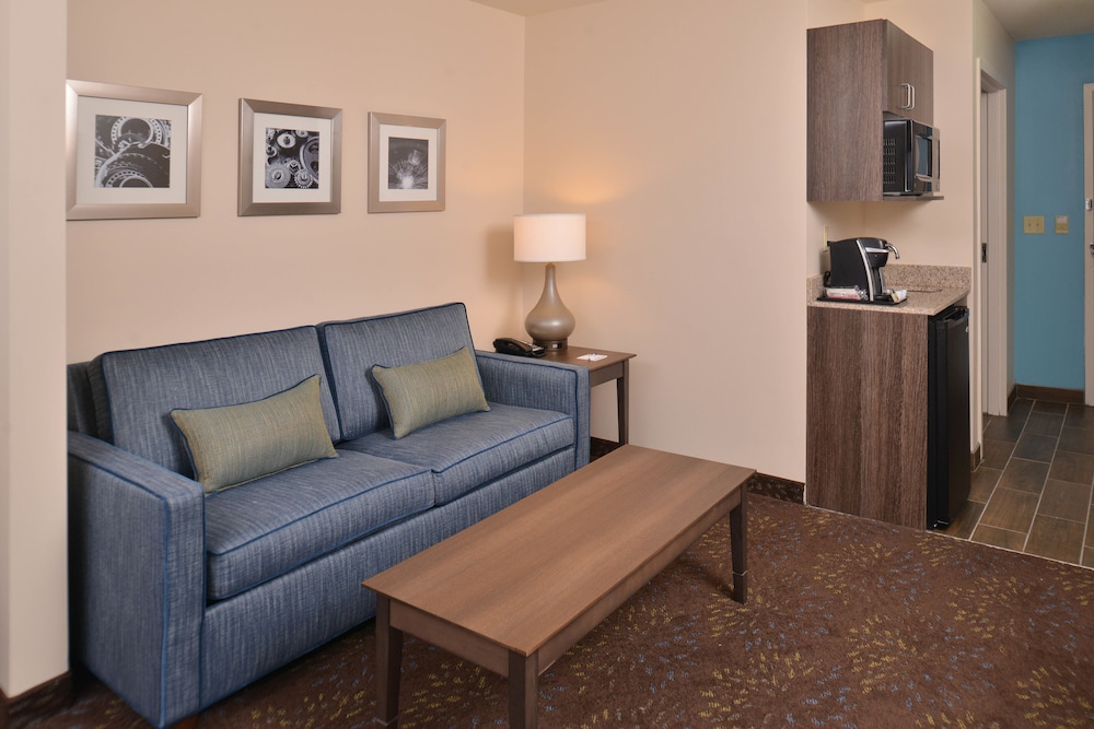 holiday inn express and suites dearborn sw detroit
