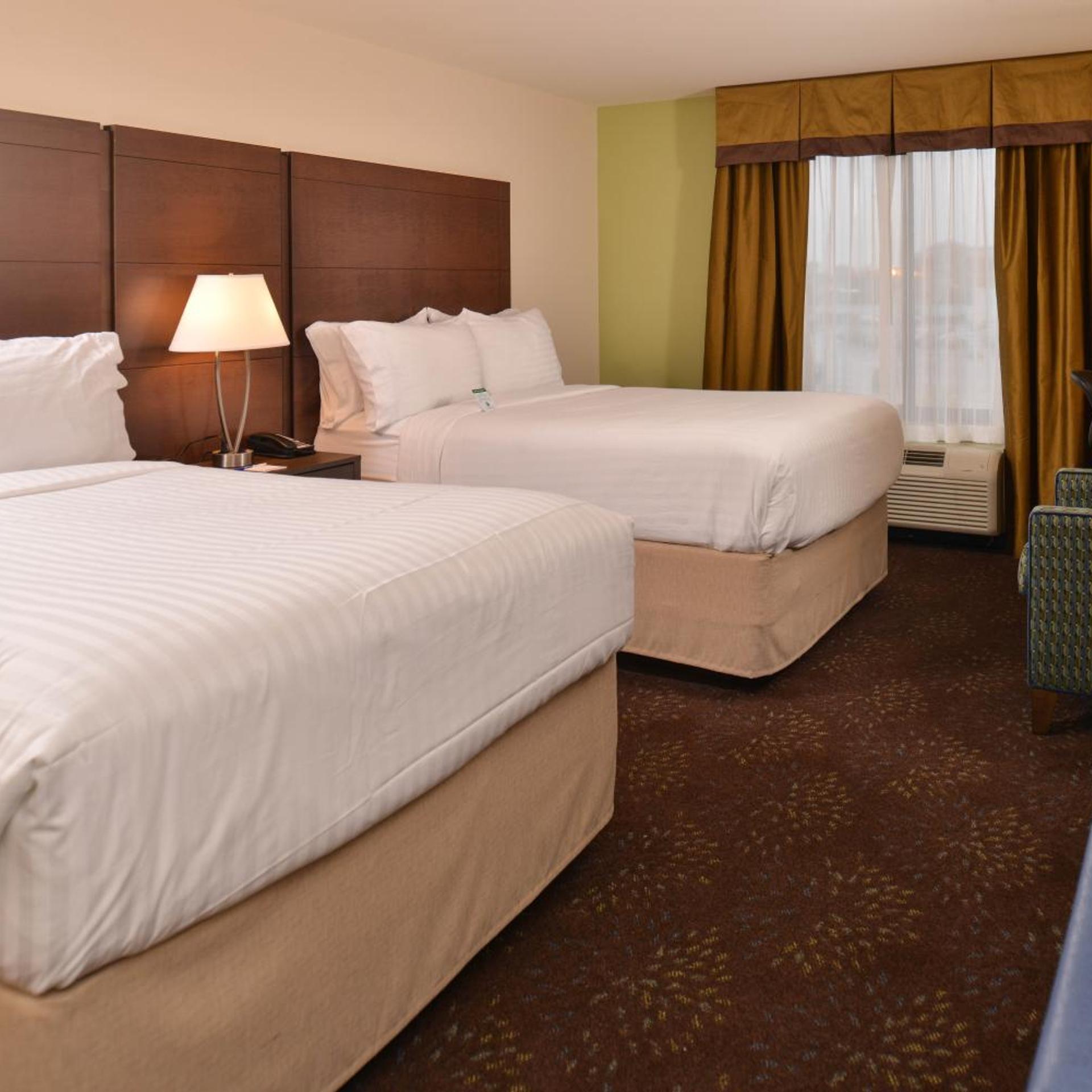 holiday inn express and suites dearborn sw detroit