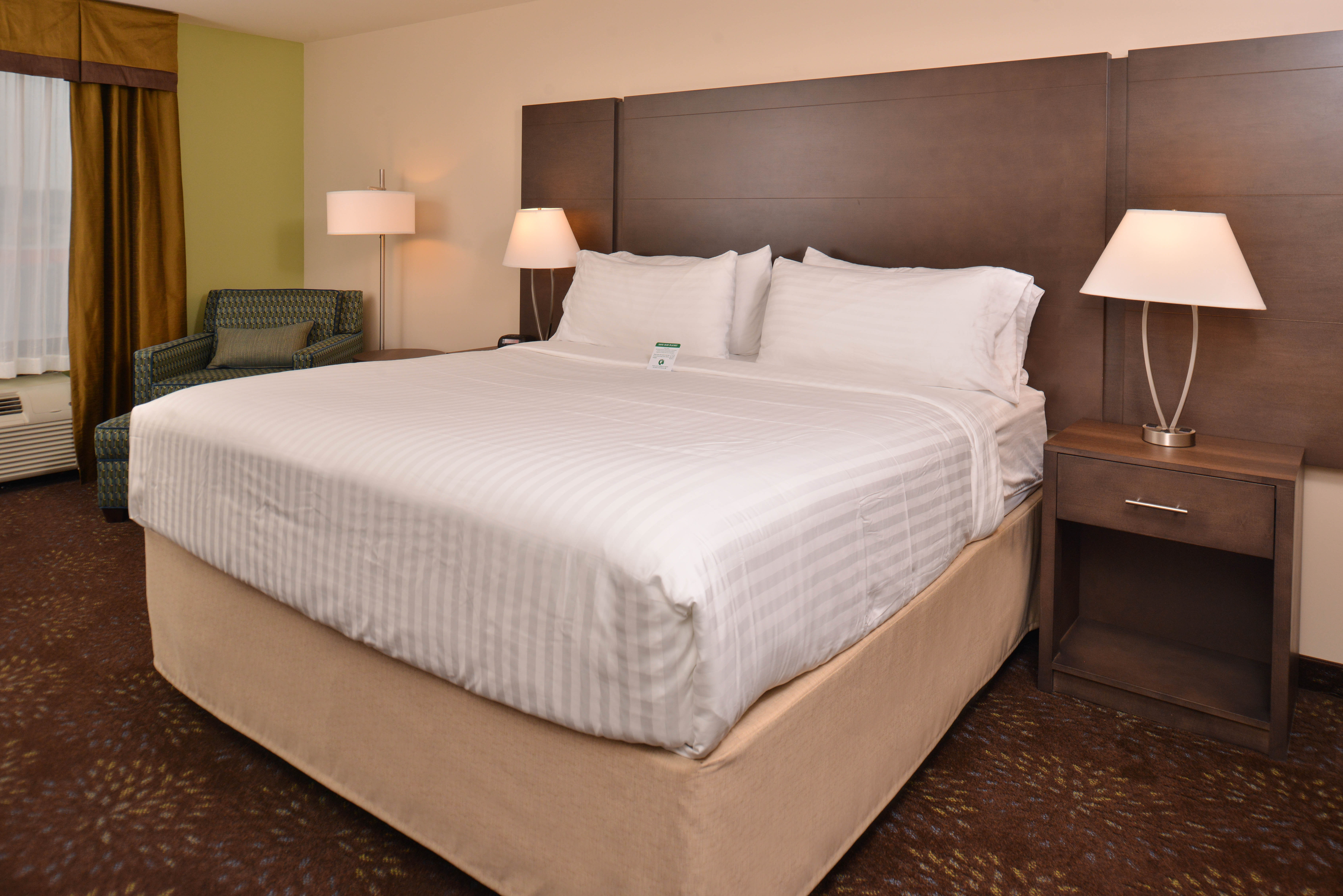 holiday inn express and suites dearborn sw detroit