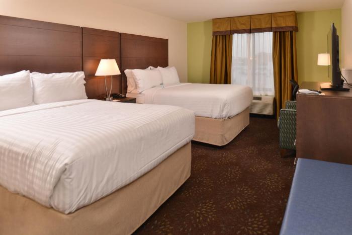 holiday inn express and suites dearborn sw detroit