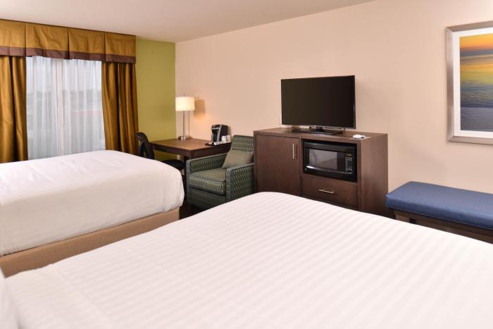 holiday inn express and suites dearborn sw detroit