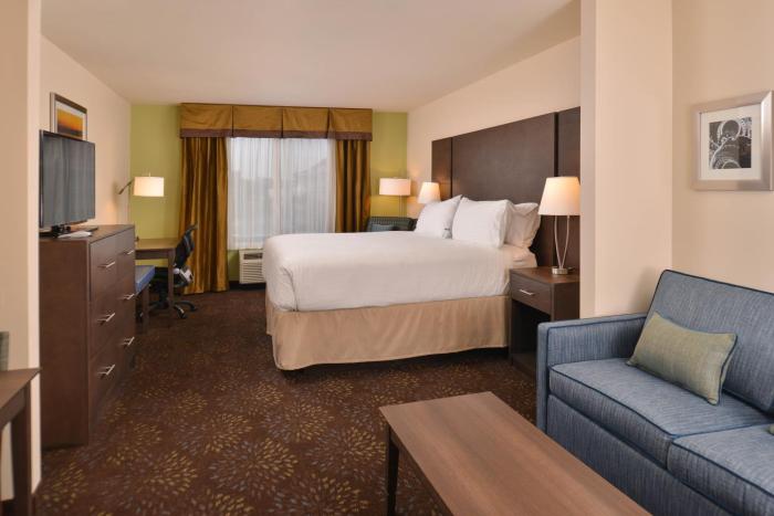 holiday inn express and suites dearborn sw detroit