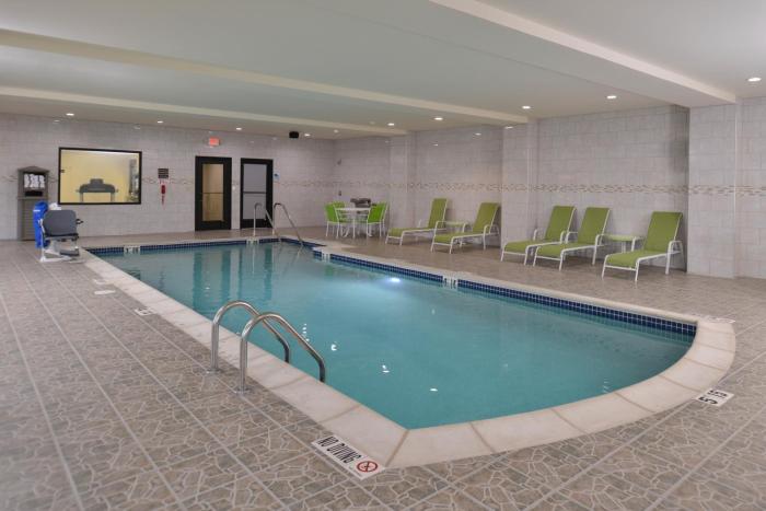 holiday inn express and suites dearborn sw detroit
