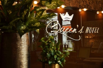 queens hotel