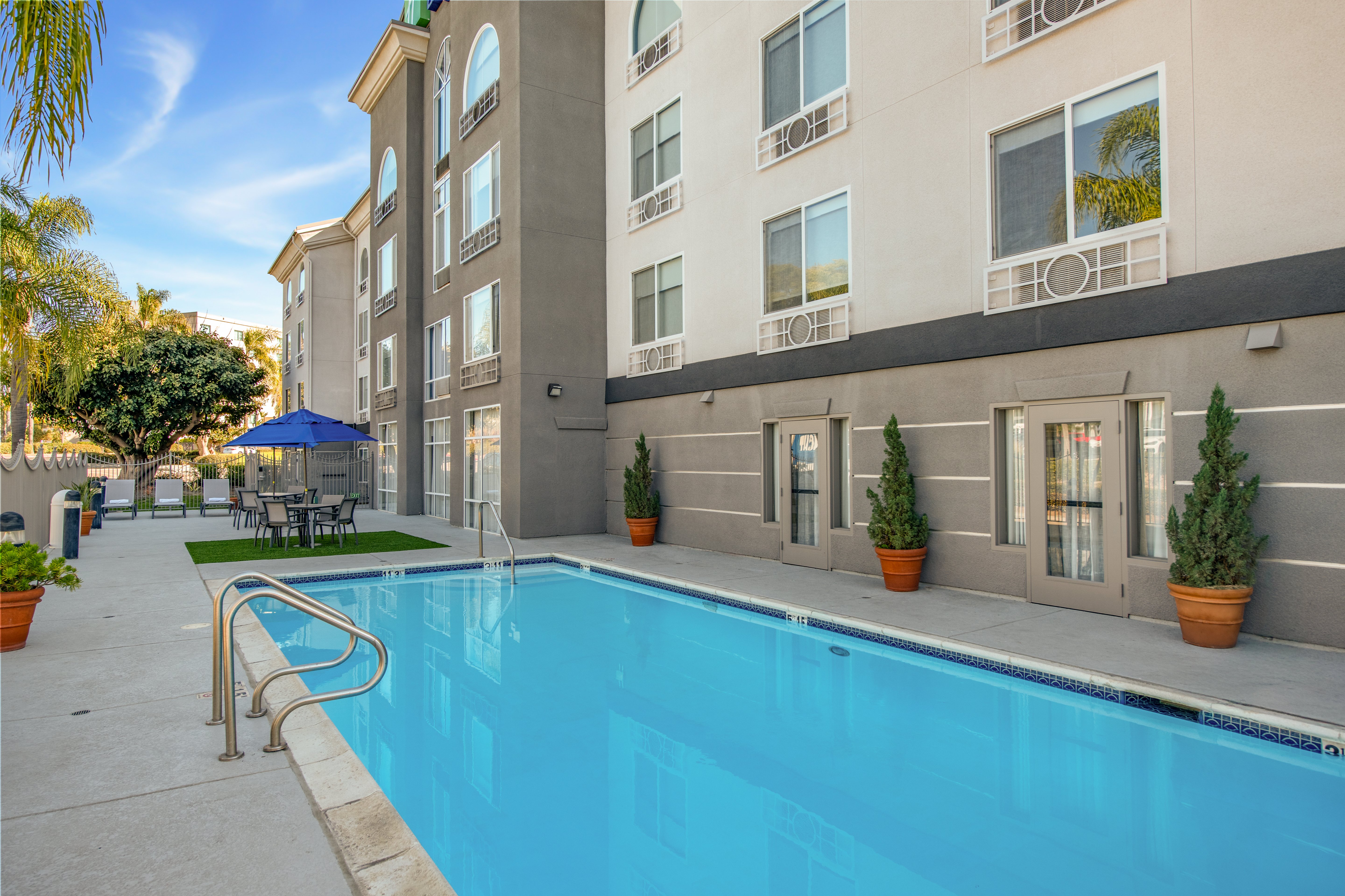 holiday inn express and suites san diego sorrento valley