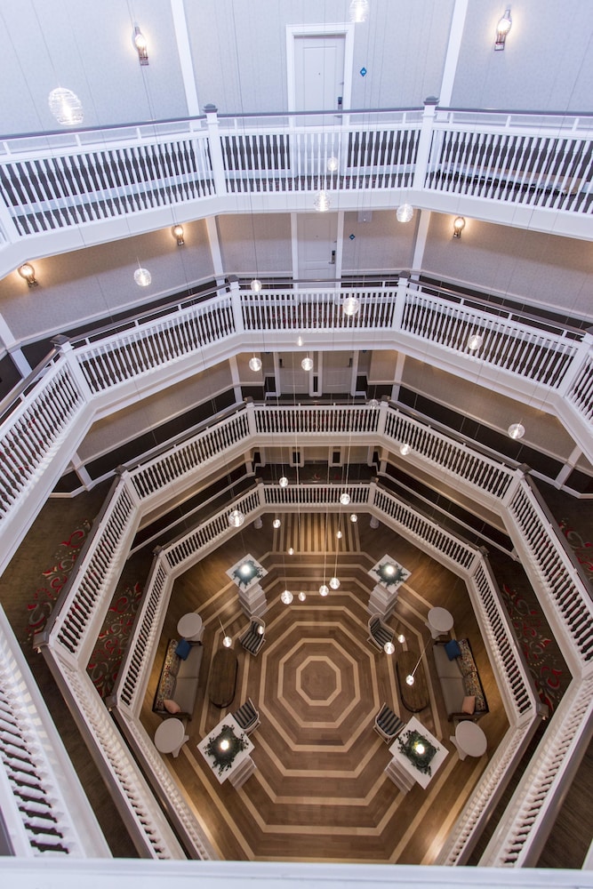 cedar points hotel breakers