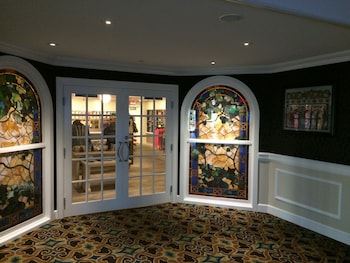 cedar points hotel breakers