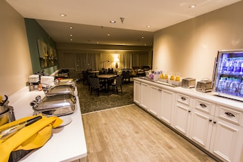 cedar points hotel breakers