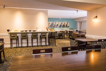 cedar points hotel breakers