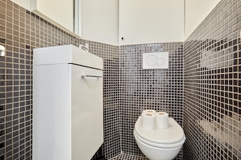 modern studio faubourg saint honore