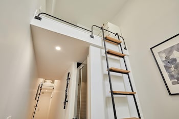 modern studio faubourg saint honore