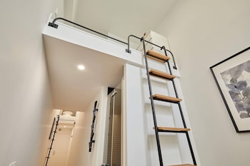 modern studio faubourg saint honore