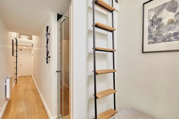 modern studio faubourg saint honore