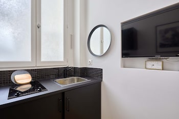 modern studio faubourg saint honore